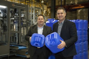 Class Plastics directors Mario Nastri and Daniel Carapellotti launch the new pouring system.